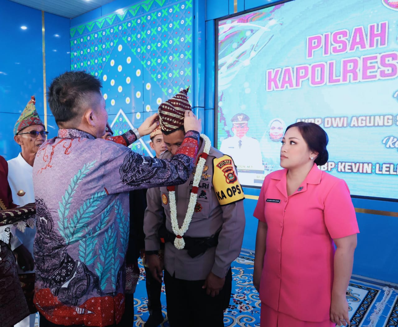 Bupati Enos Hadiri Pisah Sambut Kapolres OKU Timur, AKBP Kevin Leleury Gantikan  AKBP Dwi Agung