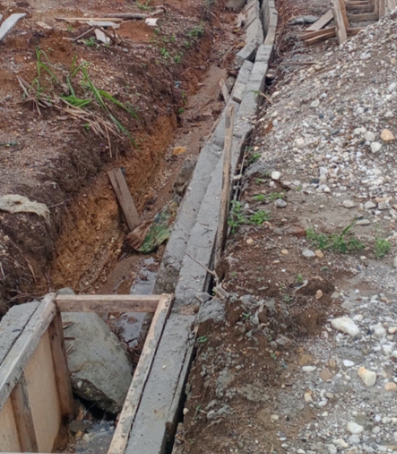 Mutu Dipertanyakan, Bangunan Drainase di Singkut 7 Banyak Roboh — Kades Bungkam, Nomor Aktivis Diblokir