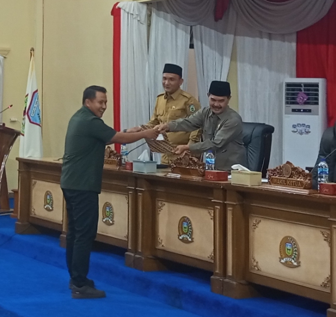 DPRD Sarolangun Gelar Rapat Paripurna, Fraksi-Fraksi Sampaikan Pandangan Umum Raperda Perubahan APBD 2025