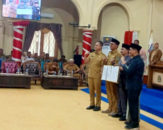 DPRD dan Bupati Sarolangun Sepakati Raperda Perubahan APBD 2025