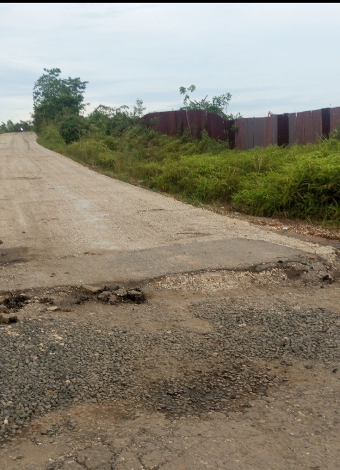Jalan Simpang Piko Rusak Parah, Warga Desak Pemerintah Tegur PT AJC