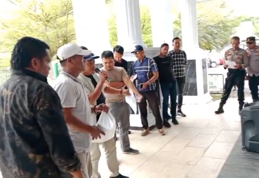 LSM ARJI Tegas Minta PT Samudera Mahkota Emas Ditutup, Gelar Aksi Demo di Kantor Bupati Sarolangun