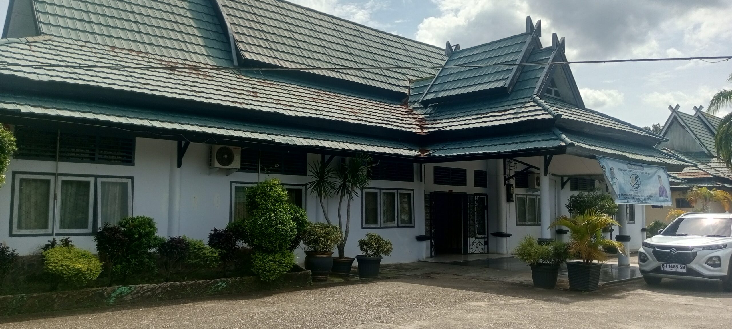 Mobil Dinas Kabid Aset BPKAD Sarolangun Diduga Dipakai Oknum Polisi, Muncul Isu Penyalahgunaan Wewenang