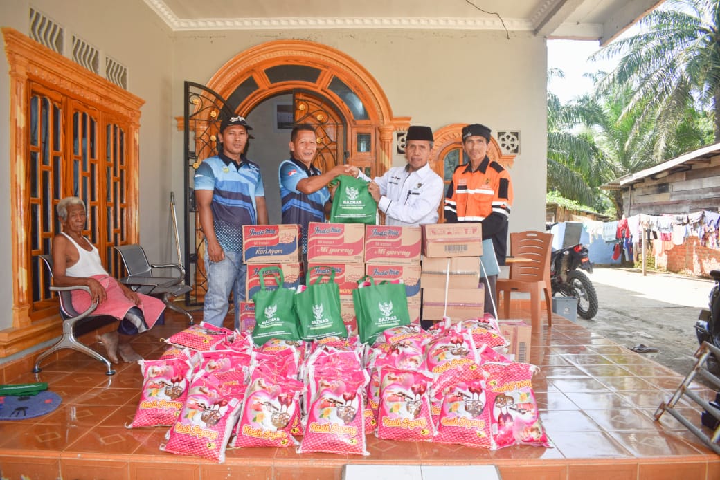 BAZNAS Sarolangun Salurkan Ratusan Paket Sembako untuk Korban Banjir di Bathin VIII